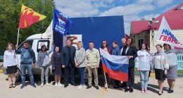 «Единая Россия» отправила помощь жителям ЛДНР: стройматериалы, семена, канцтовары и продукты