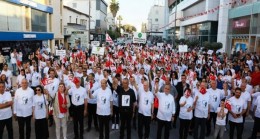 Cumhurbaşkanı Ersin Tatar, 19 Mayıs Atatürk’ü Anma, Gençlik ve Spor Bayramı dolayısıyla Lefkoşa’da düzenlenen “Atam izindeyiz” yürüyüşüne katıldı