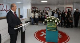 Cumhurbaşkanı Ersin Tatar, geçtiğimiz gün hayatını kaybeden Dr. Ali Niyazi Fikret’in, Dr. Burhan Nalbantoğlu Devlet Hastanesi’nde düzenlenen cenaze törenine katıldı