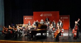 Cumhurbaşkanı Ersin Tatar ve eşi Sibel Tatar, 19 Mayıs Atatürk’ü Anma, Gençlik ve Spor Bayramı etkinlikleri kapsamında KKTC Cumhurbaşkanlığı Senfoni Orkestrası’nın Gençlik Konseri’ni izledi