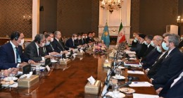 Президенты Казахстана и Ирана провели переговоры в расширенном составе