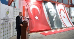 Cumhurbaşkanı Ersin Tatar, İskele Bölge Müdürlüğü’nde düzenlenen Sivil Savunma Halk Örgütü mükellefi olarak görev yapan ve yaş haddinden dolayı görev süresi sona erenlere plaket takdiminin yapıldığı terhis törenine katıldı