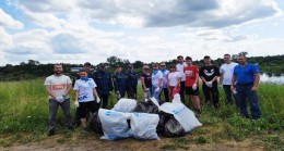 В рамках партпроекта «Единой России» в Вологодской области единороссы убрали мусор на берегу реки Сухона