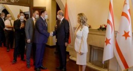 Cumhurbaşkanı Ersin Tatar eşi Sibel Tatar ile birlikte, Kurban Bayramı dolayısıyla halka açık bayram tebriği kabul etti