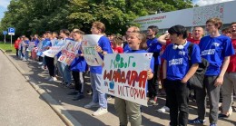 «Молодая Гвардия» и «Волонтёрская Рота» провели в Москве акции в поддержку Сербии и Китая