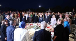 Millî Savunma Bakanı Hulusi Akar, İstanbul’da Şehit Ailelerimiz ve Gazilerimizin Katılımıyla Gerçekleşen Geceye İştirak Etti
