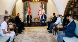 Cumhurbaşkanı Ersin Tatar, Kıbrıs Türk Oto Elektrikçiler Birliği Başkanı Abdo Okur ve yönetim kurulu üyelerini kabul etti,