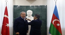 Millî Savunma Bakanı Hulusi Akar’a Azerbaycan’da Madalya Tevcih Edildi