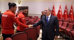 Millî Savunma Bakanı Hulusi Akar, Dünya Şampiyonu Olan Ampute A Millî Futbol Takımımız ile Bir Araya Geldi