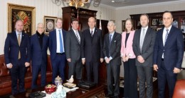 Cumhurbaşkanı Ersin Tatar, KKTC’yi ziyaret eden İngiliz parlamenterlerle görüştü