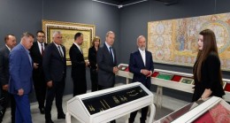 Cumhurbaşkanı Ersin Tatar, YDÜ Kıbrıs Modern Sanat Müzesi’nde düzenlenen Tataristan Kültür ve Tarihi Sanat Sergisi’nin açılışını gerçekleştirdi