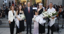 Cumhurbaşkanı Ersin Tatar, “Atatürk’le Yeniden Doğmak Gençlik Konseri” ve tiyatro etkinliğine katıldı