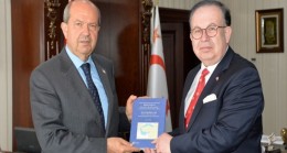 Cumhurbaşkanı Ersin Tatar, Emekli Tümamiral Cihat Yaycı ve Türk Degs Denetleme Kurulu Başkanı Av. Dr. Candaş Gürol’u kabul etti