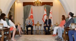 Cumhurbaşkanı Ersin Tatar, Yakın Doğu Üniversitesi Rektörü Prof. Dr. Tamer Şanlıdağ ve beraberindekileri kabul etti