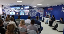 “Birleşik Rusya” Lugansk’ta yerel özyönetim konusunda bir telekonferans düzenledi