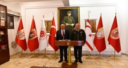 Cumhurbaşkanı Tatar, verdiği hizmetlerden KTBK Komutanı Sezai Öztürk’e teşekkür etti