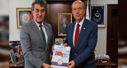 Cumhurbaşkanı Ersin Tatar, Başkent Üniversitesi Kıbrıs Türk Tarihi Araştırma Merkezi Kurucu Müdürü Doç. Dr. Mehmet Balyemez’i kabul etti