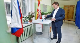 Seçimlere sorumlu bir şekilde yaklaşmak önemlidir: Birleşik Rusya’nın bölge şubelerinin sekreterleri herkesi vatandaşlık görevlerini yerine getirmeye çağırdı