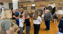 Birleşik Rusya, Voronej’de SVO katılımcılarının çocukları için bir kukla tiyatrosuna gezi düzenledi