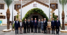 Cumhurbaşkanı Ersin Tatar, Beşparmak Düşünce Grubu heyetini kabul ederek görüştü