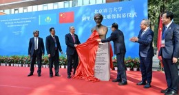 Devlet başkanı Farabi’nin Pekin’deki büstünün açılış törenine katıldı