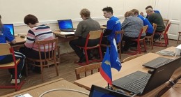 Murmansk bölgesinde Birleşik Rusya emekliler için bilgisayar okuryazarlığı dersleri düzenledi