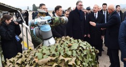 İlham Aliyev ve Aleksandar Vucic askeri teçhizat ve teçhizatı inceledi