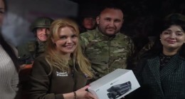 “Birleşik Rusya Kadın Hareketi”, LPR’deki askeri personele Yeni Yıl hediyeleri ve helikopterler bağışladı