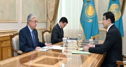 Devlet başkanı, Rustam Karagoishin’i tutan Bayterek’in başını kabul etti