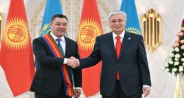 Глава государства наградил Президента Кыргызстана Садыра Жапарова орденом «Достық» I степени
