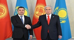 Kassym-Jomart Tokayev ve Sadyr Japarov sınırlı formatta müzakerelerde bulundu