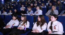 “Birleşik Rusya” Petropavlovsk-Kamchatsky’nin okul çocukları için sinemaya bir gezi düzenledi