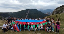 “Biz dəmir yumruğun gücü ilə Şuşadayıq” şüarı ilə diaspor nümayəndələrinin Şuşaya 12-ci səfəri gerçəkləşib