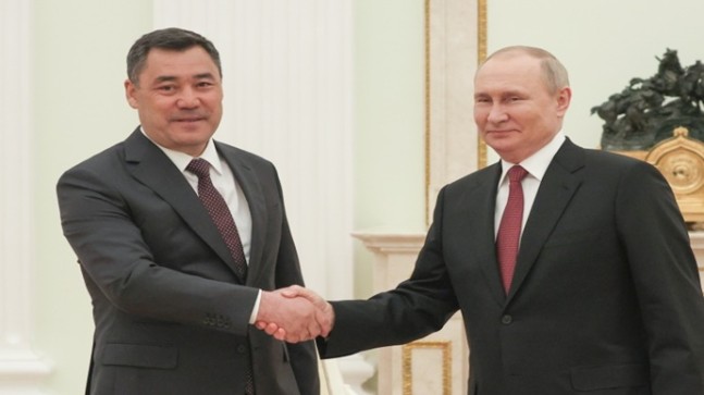 Президент Садыр Жапаров встретился с Президентом России Владимиром Путиным