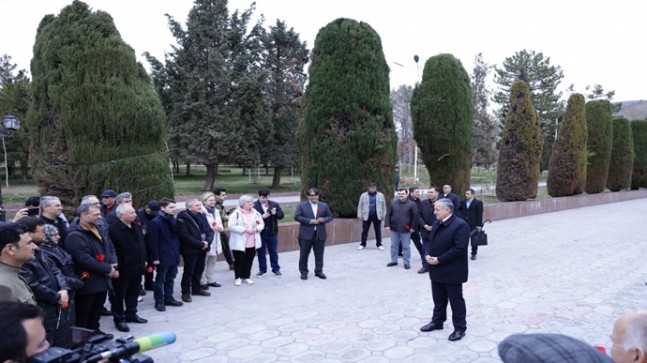 Dışişleri Bakanının ağaç dikme kampanyasına katılımı