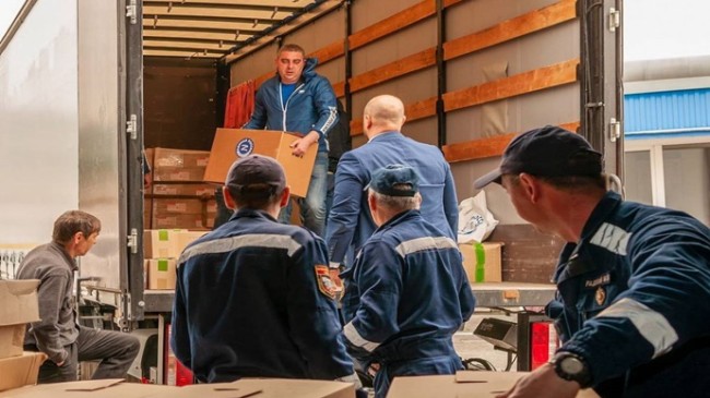 «Единая Россия» помогает доставить гуманитарную помощь в ПВРы и на Донбасс