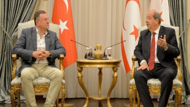 Cumhurbaşkanı Ersin Tatar, Hatay Büyükşehir Belediye başkanı ve beraberindekileri kabul etti
