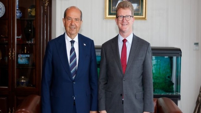 Cumhurbaşkanı Ersin Tatar’a İngiliz Yüksek Komiseri Stephen Lilly’den veda ziyareti