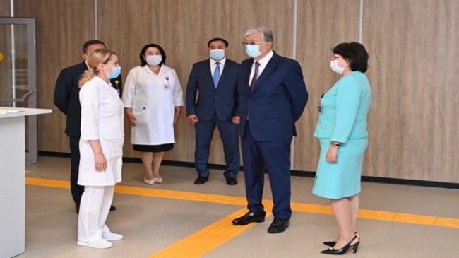 Глава государства посетил Центр ядерной медицины