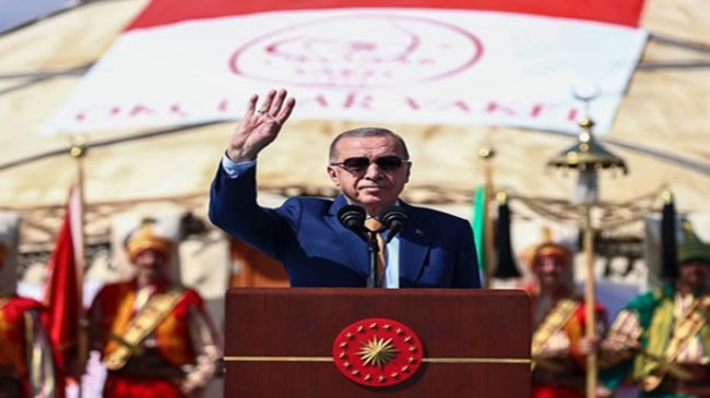 Cumhurbaşkanı Erdoğan, Malazgirt Zaferi’nin 951. yıl dönümü dolayısıyla Ahlat’ta düzenlenen etkinliğe katıldı