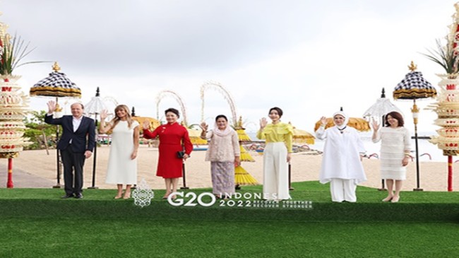 First Lady Erdoğan meets with spouses of G20 leaders in Indonesia