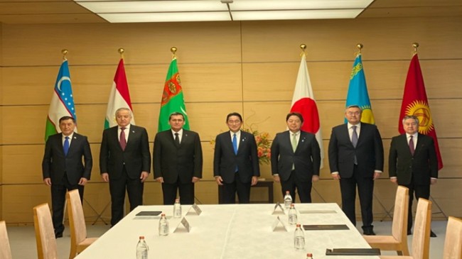 Orta Asya ülkeleri Dışişleri Bakanlarının Japonya Başbakanı ile ortak toplantısı