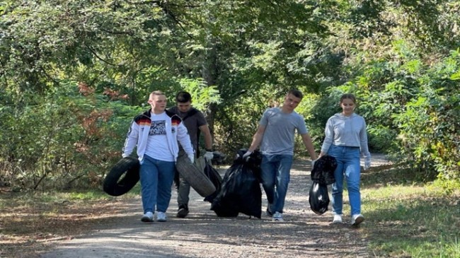 “Temiz Ülke” parti projesi Krasnodar’da bir temizlik günü düzenledi
