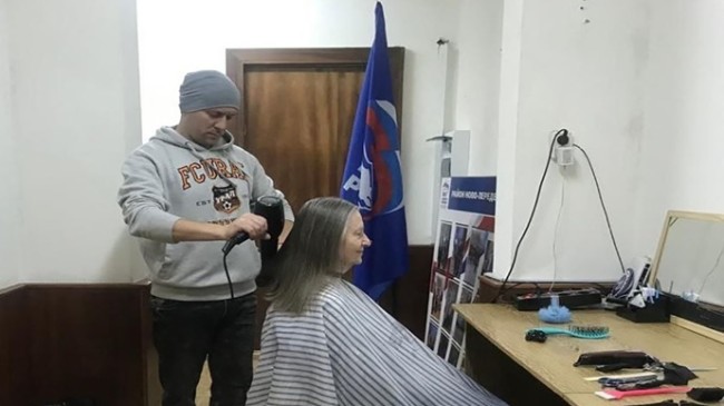Ustalık sınıfı ve ücretsiz saç kesimi: Birleşik Rusya, Moskovalılar için sosyal etkinlikler düzenledi