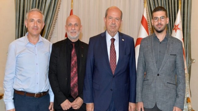 Cumhurbaşkanı Ersin Tatar, Kıbrıs Türk Serbest Çalışan Hekimler Birliği Başkanı Dr Remzi Gardiyanoğlu ve beraberindeki heyeti kabul etti
