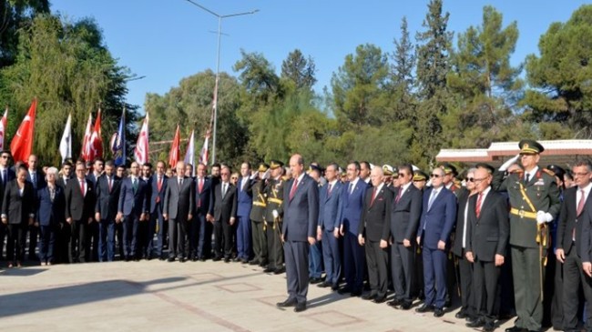 Cumhurbaşkanı Ersin Tatar, Lefkoşa Atatürk Anıtı’ndaki özel defteri imzaladı