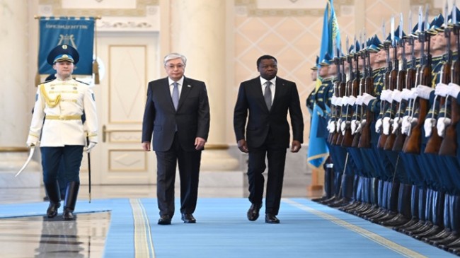 Kazakistan ve Togo cumhurbaşkanları sınırlı formatta görüşmelerde bulundu