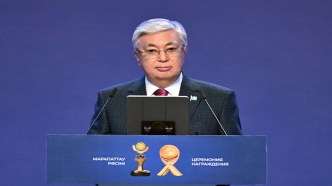 Cumhurbaşkanı Kassym-Jomart Tokayev, Altyn Sapa ve Paryz ödüllerini kazananların ödül töreninde konuştu