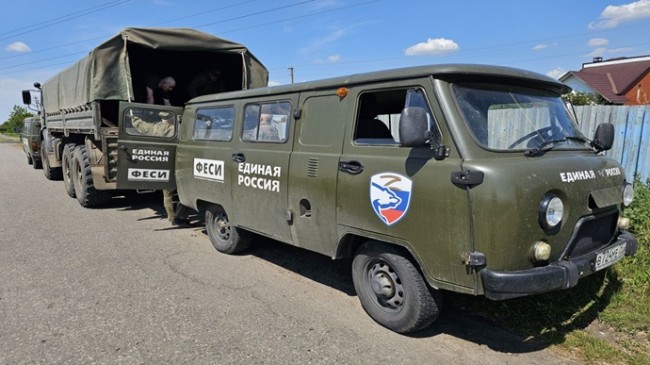 “Birleşik Rusya” ilk insani konvoyunu Kharkov bölgesinin kurtarılmış yerleşimlerine gönderdi