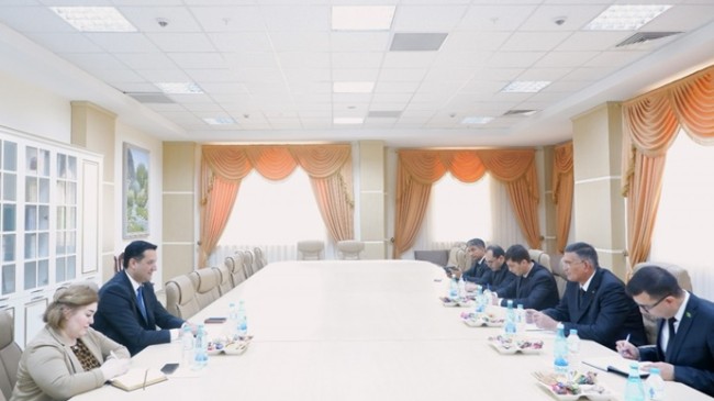 Büyükelçinin Oğuz Han’ın adını taşıyan Türkmenistan Mühendislik Teknolojileri Üniversitesi Rektörü ile görüşmesi